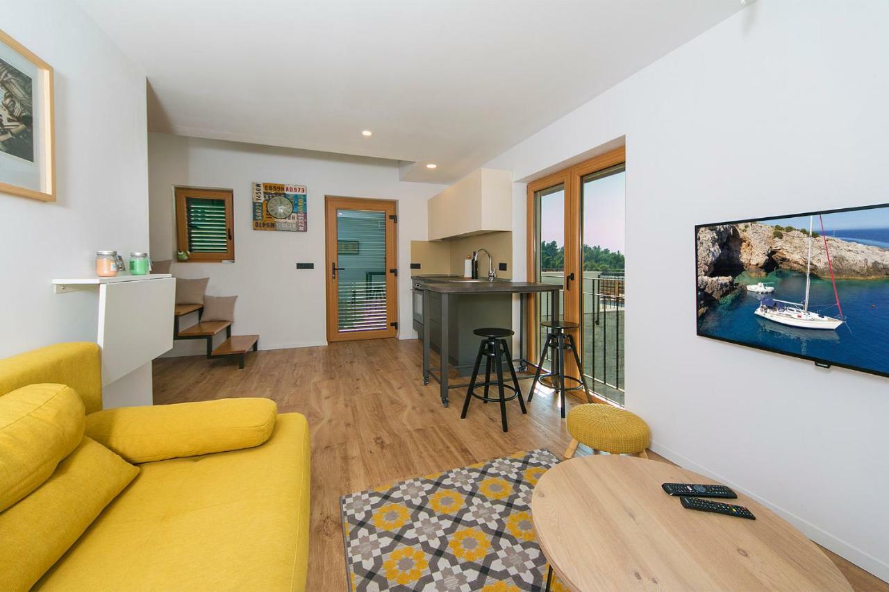 Old Village Apartment *